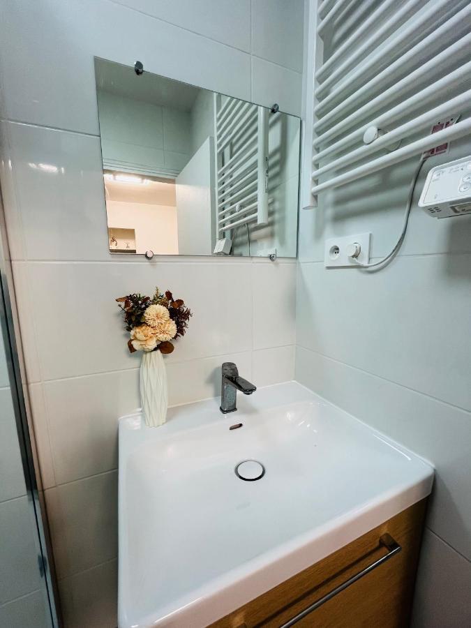 Dream Dwell Paris-Two Bedrooms Apart Near Gare Du Nord エクステリア 写真